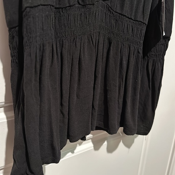 Old Navy Black Ruffle Short Sleeve VNeck Size Large NWT - Picture 7 of 10